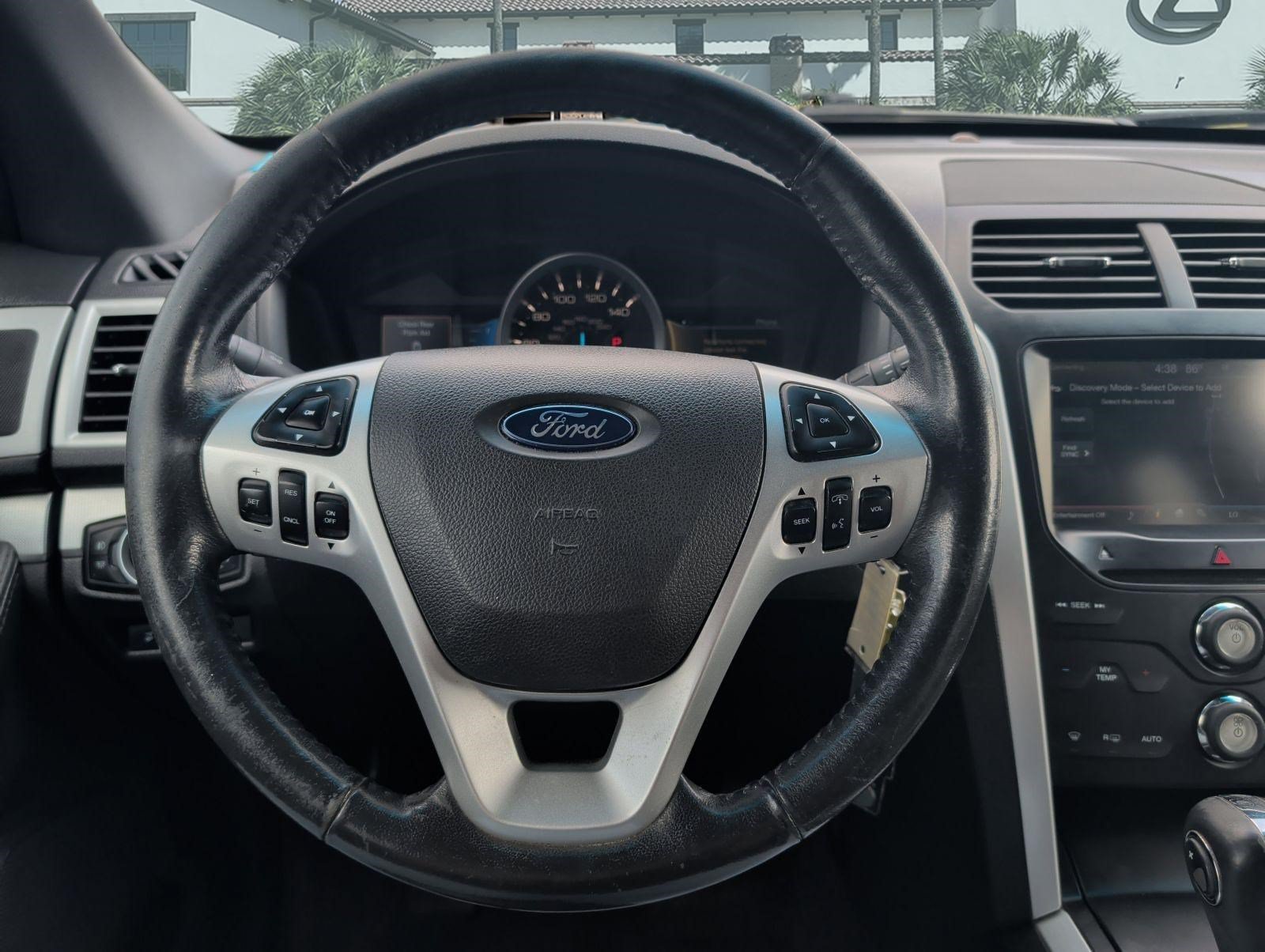 Used 2015 Ford Explorer XLT w/ Equipment Group 202A FWD image 13