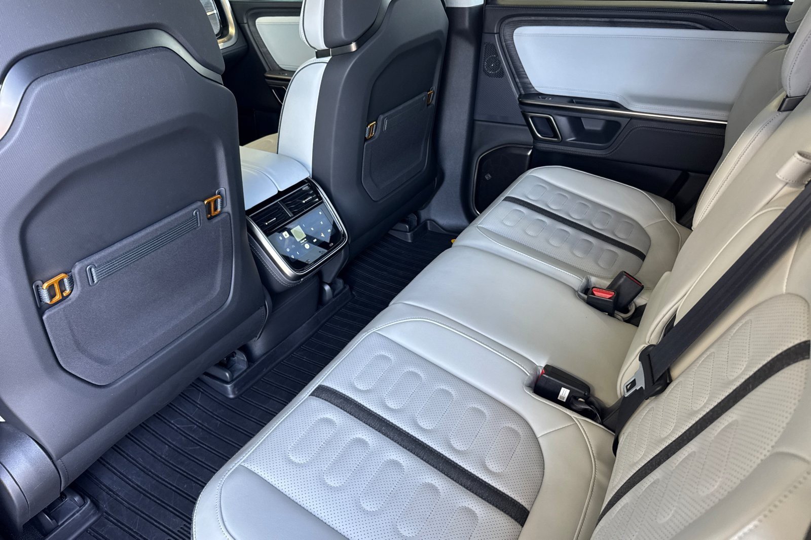 Used 2024 Rivian R1S Adventure AWD/4WD image 11