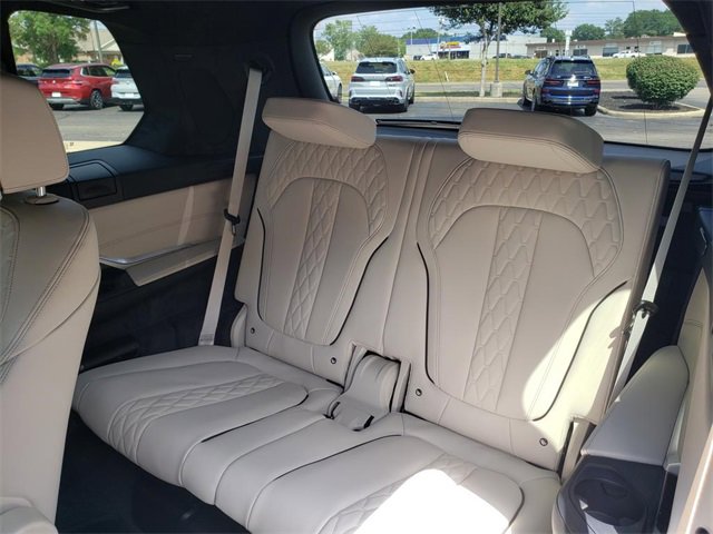 New 2026 BMW X7 M60i image 14