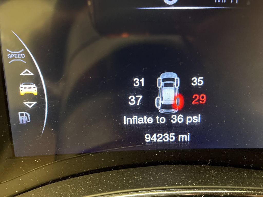 Used 2019 Jeep Grand Cherokee Laredo AWD/4WD image 13