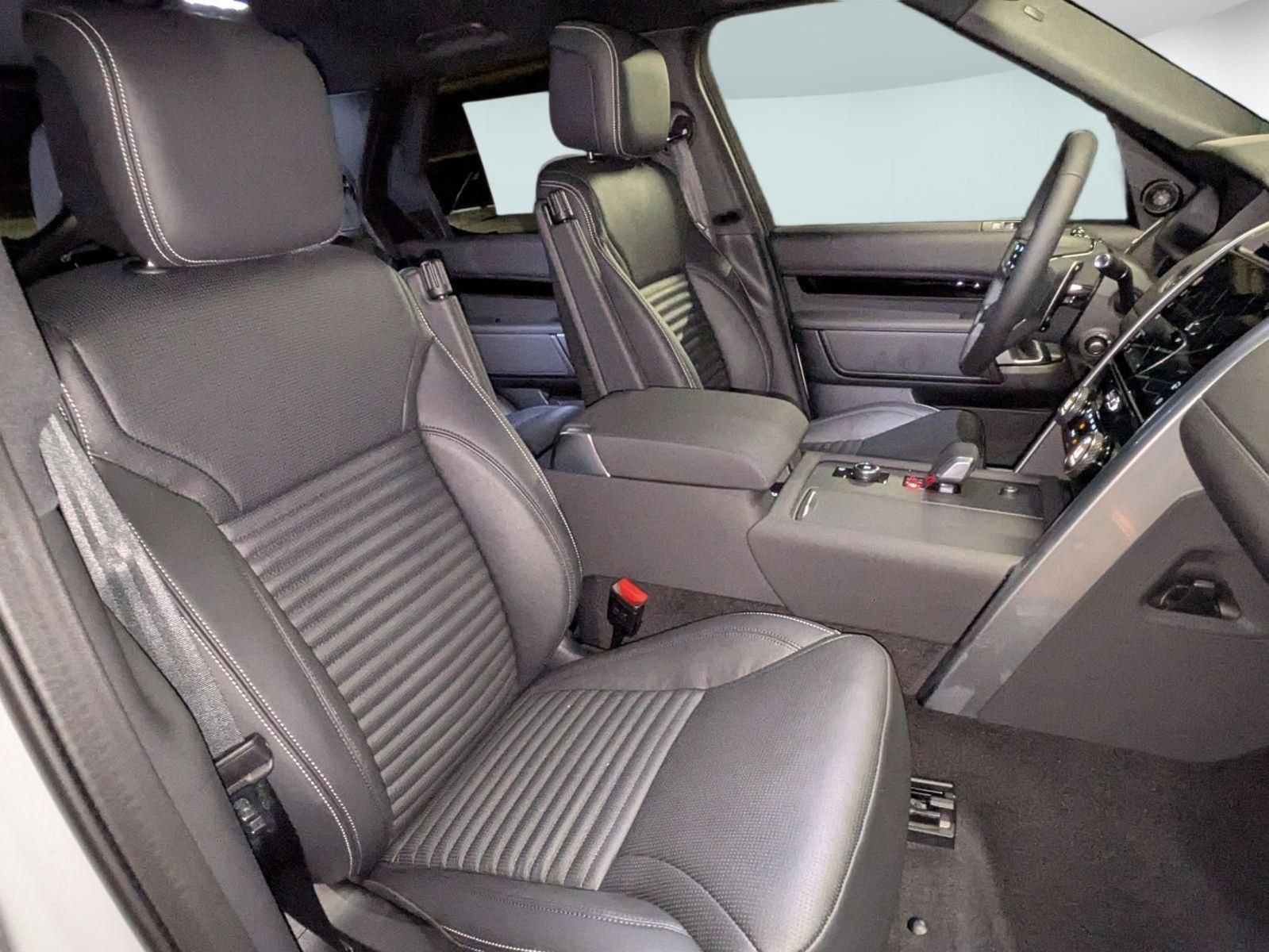 New 2026 Land Rover Discovery S AWD/4WD image 30