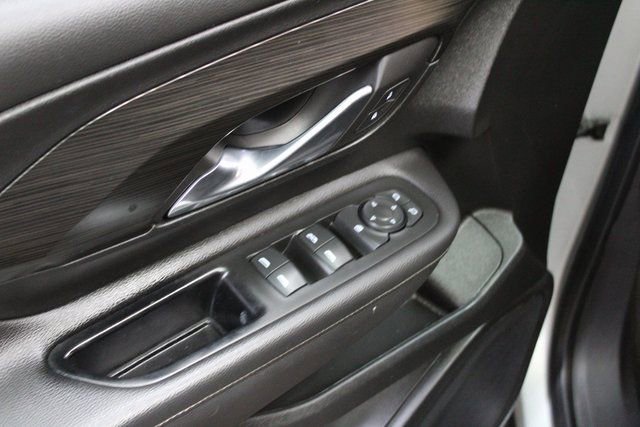 Used 2022 GMC Terrain SLE image 12