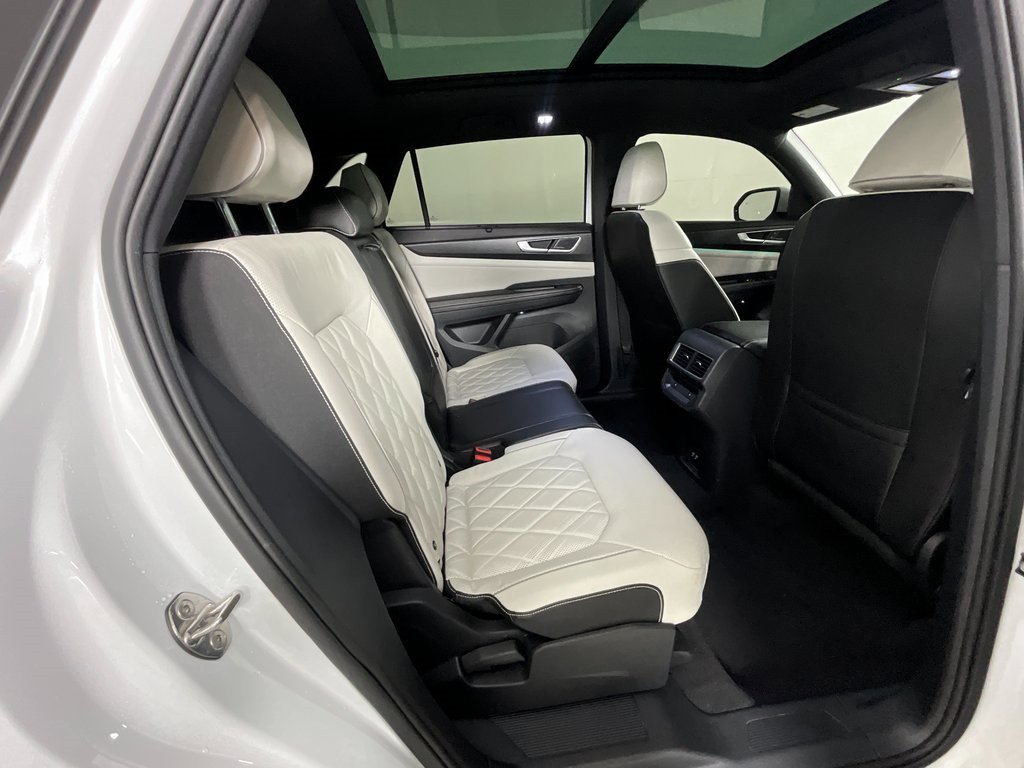 Used 2024 Volkswagen Atlas Cross Sport SEL Premium R-Line image 24