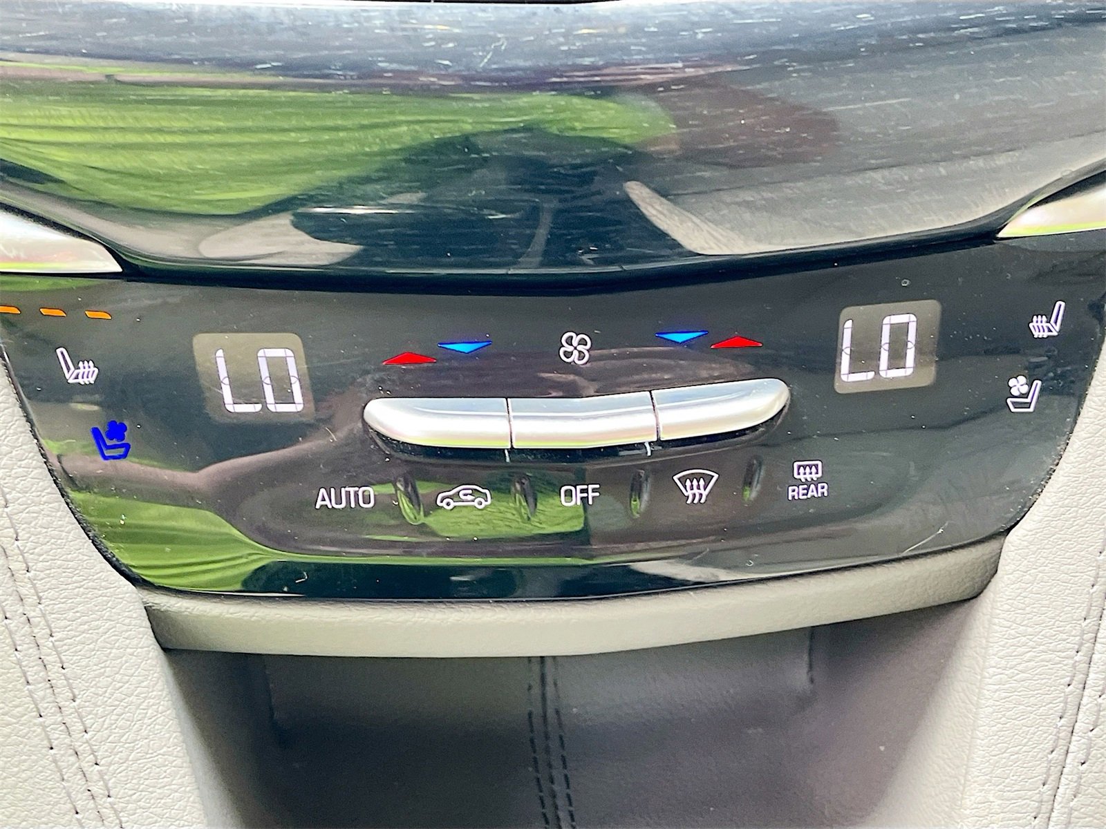 Used 2024 Cadillac XT6 Premium Luxury image 16