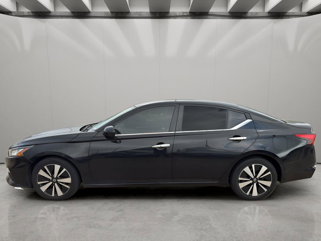 Used 2021 Nissan Altima 2.5 SV image 2