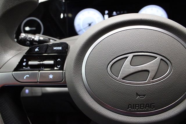 Used 2024 Hyundai Elantra SEL image 18