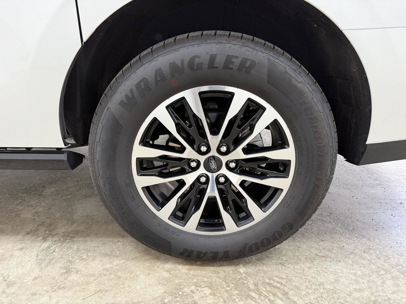 Used 2025 Ford Expedition Max Platinum AWD/4WD image 43