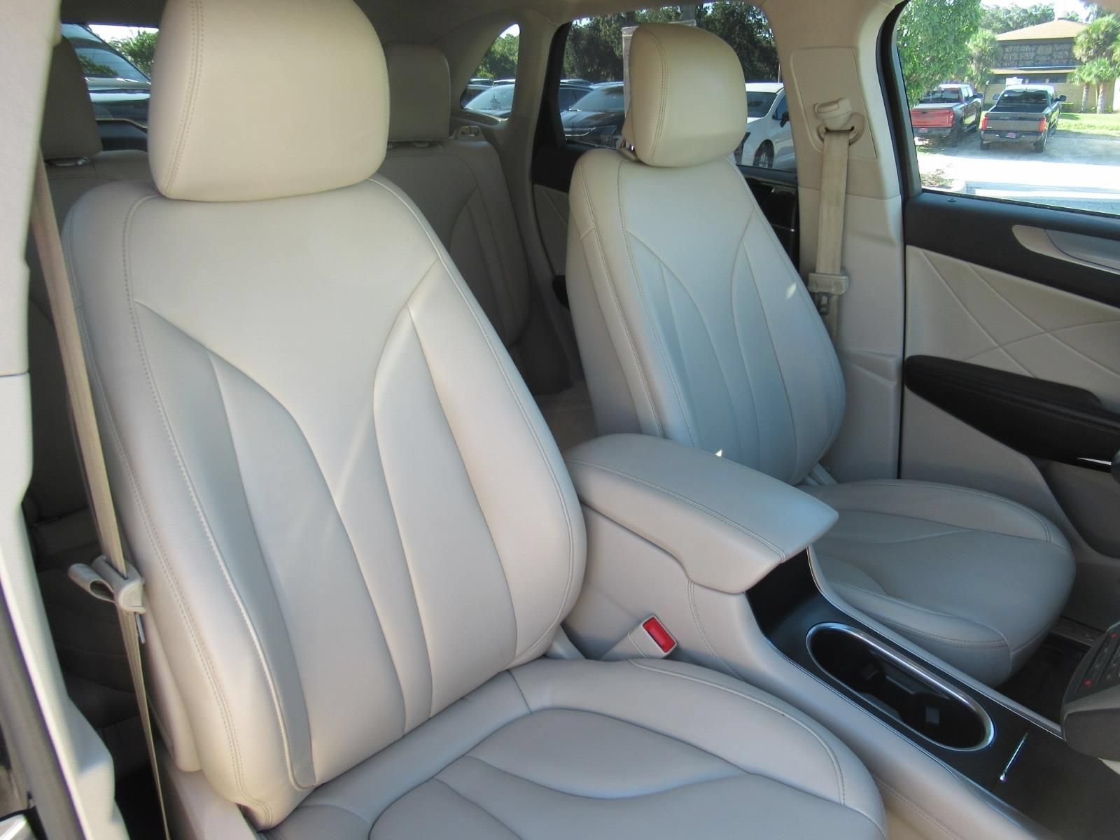 Used 2019 Lincoln MKC Premiere FWD image 9