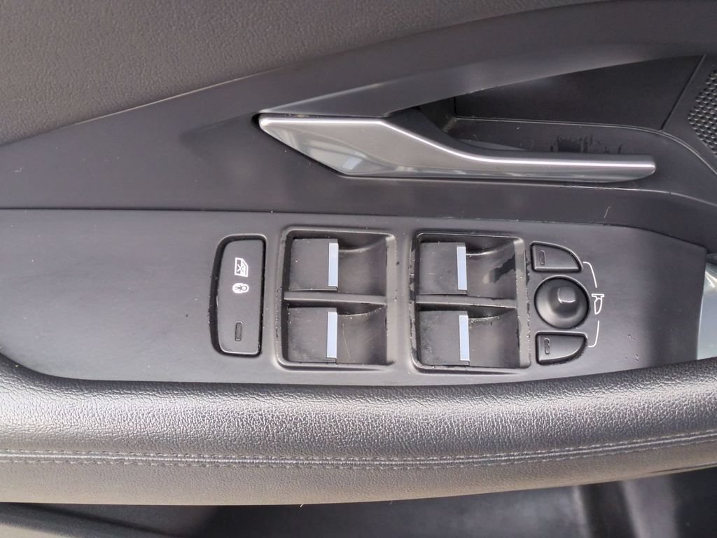 Used 2019 Jaguar E-PACE SE AWD/4WD image 16