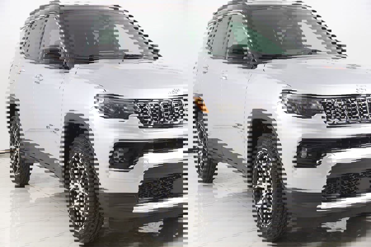 Used 2024 Jeep Compass Limited image 38