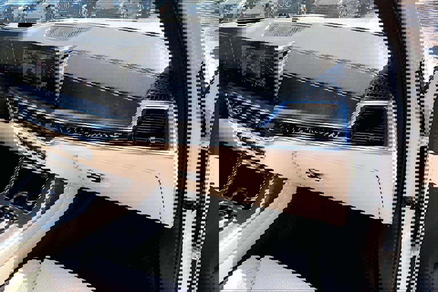 Certified 2025 BMW X7 xDrive40i w/ Executive Package image 19