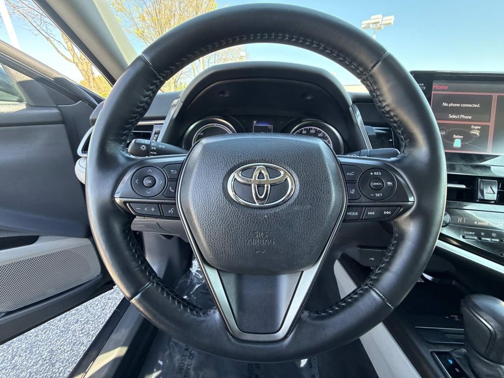 Used 2022 Toyota Camry SE w/ Cold Weather Package FWD image 11