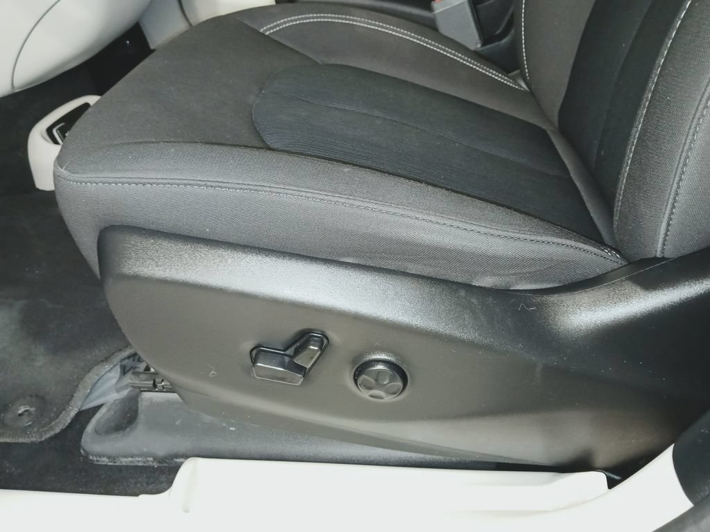 Used 2024 Chrysler Voyager LX FWD image 17