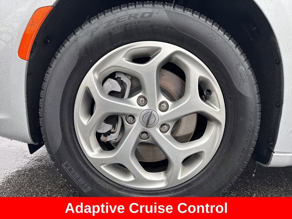 Used 2024 Chrysler Pacifica Limited image 11