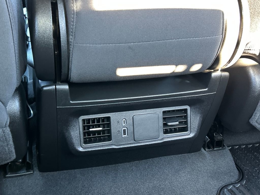 Used 2024 Chevrolet Silverado 2500 Custom w/ Custom Value Package image 21