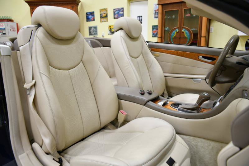 Used 2008 Mercedes-Benz SL 550 w/ P1 Pkg image 46