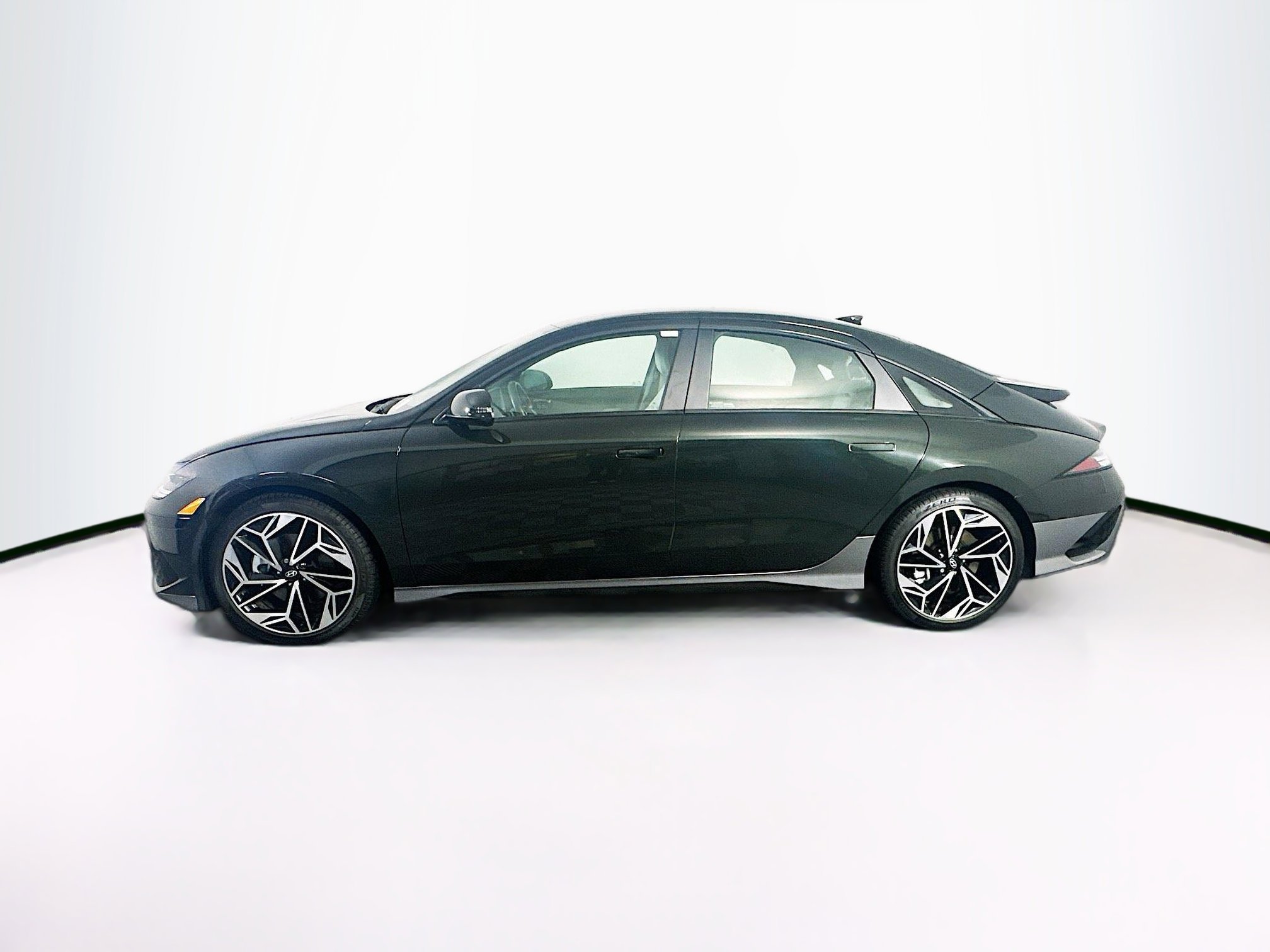 Used 2024 Hyundai Ioniq 6 SEL RWD image 4