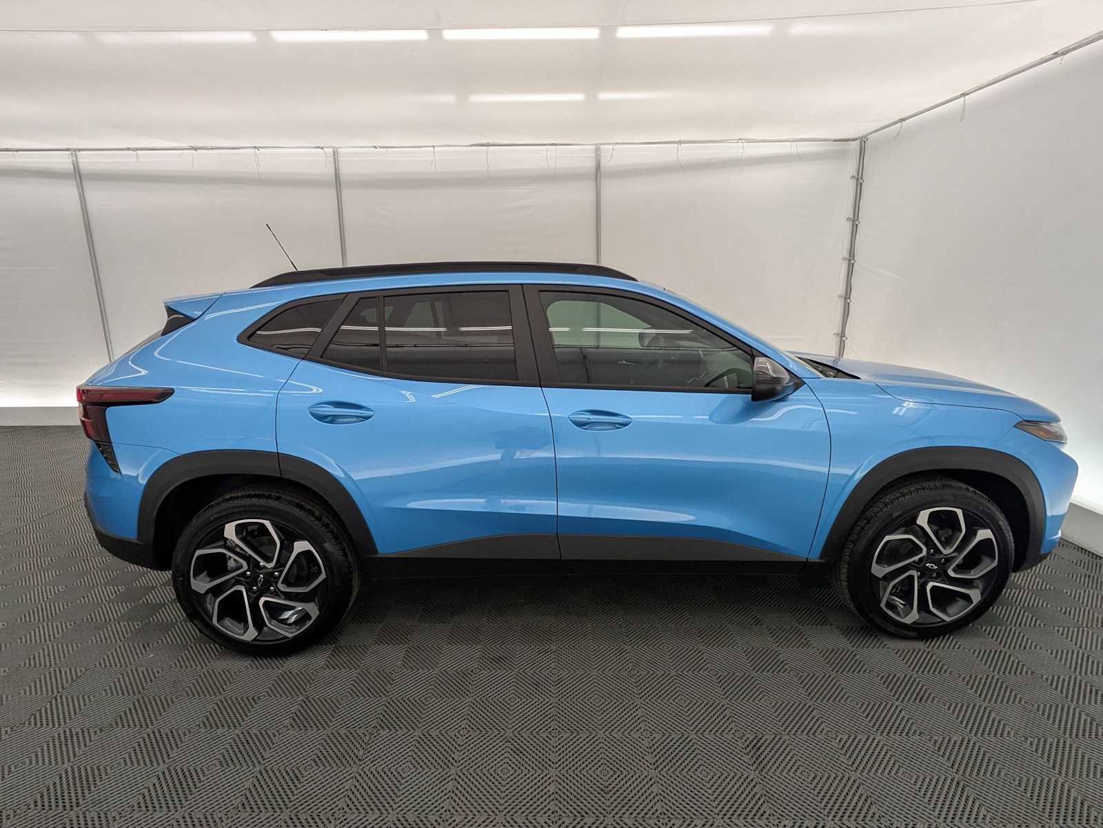 New 2026 Chevrolet Trax RS w/ Sunroof Package FWD image 7