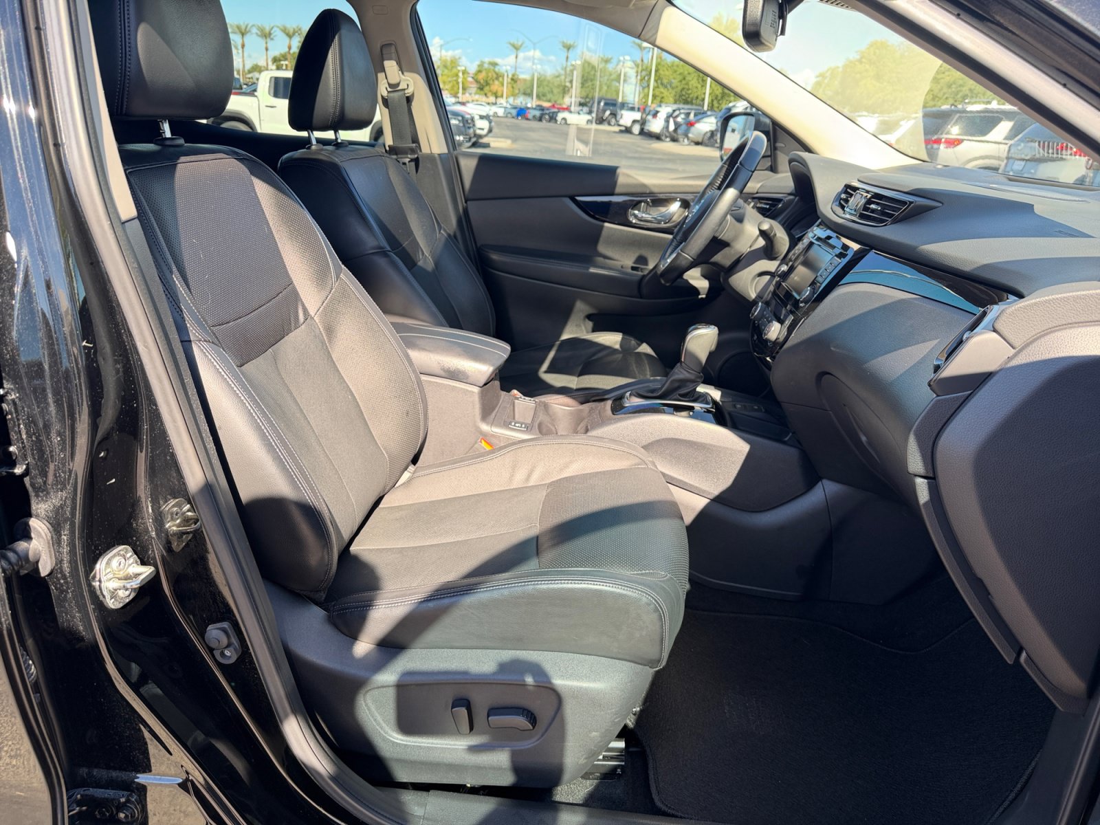 Used 2021 Nissan Rogue Sport SL w/ Premium Package FWD image 32