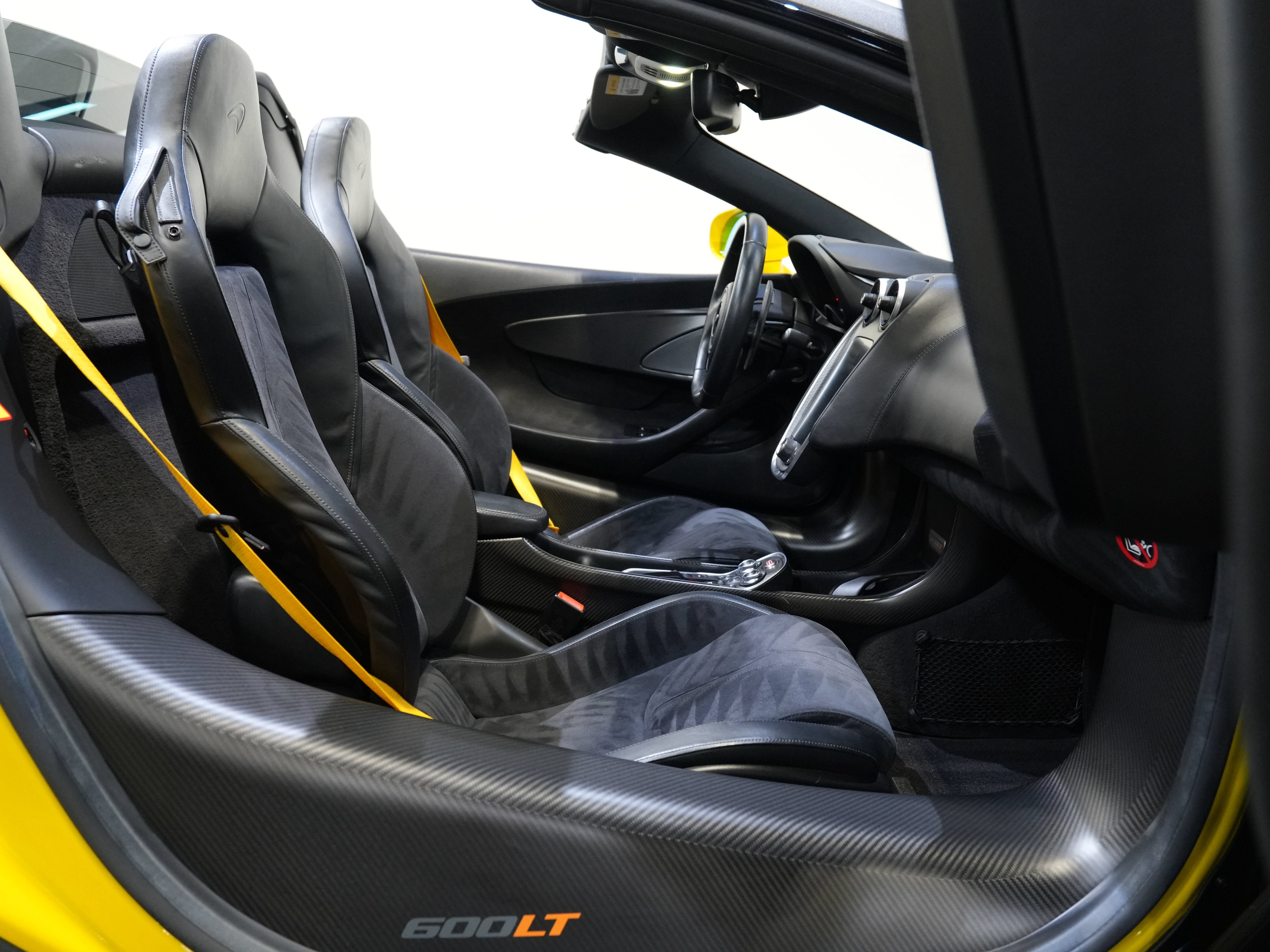 Used 2020 McLaren 600LT Spider RWD image 34