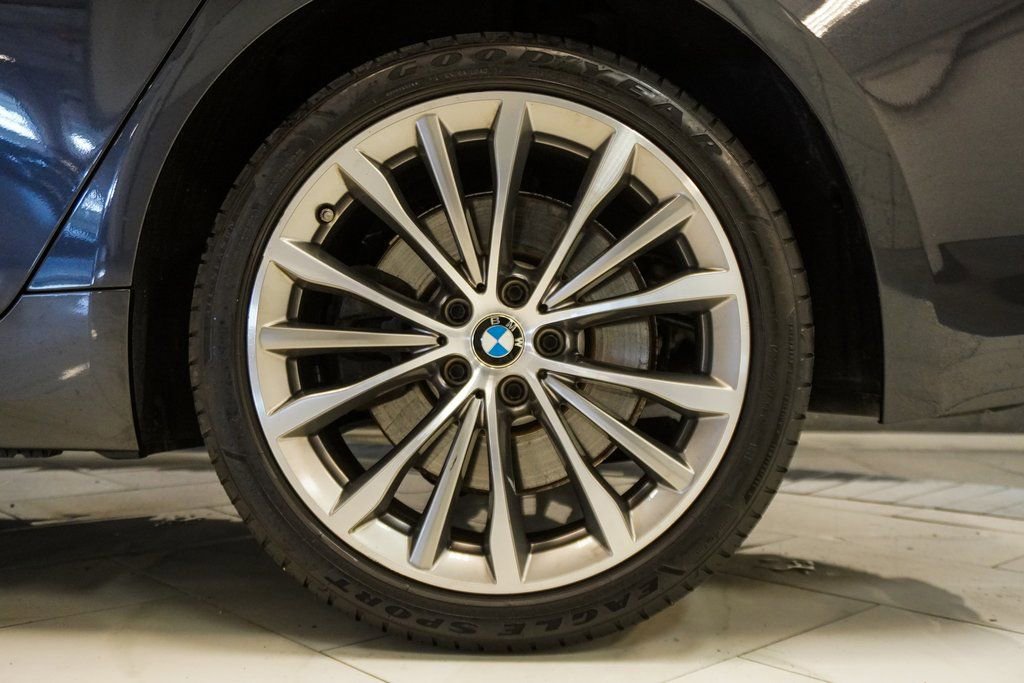 Used 2023 BMW 540i xDrive w/ Premium Package image 40