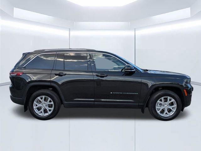 Used 2024 Jeep Grand Cherokee Limited AWD/4WD image 3