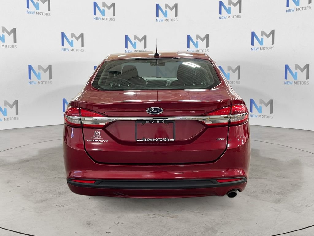 Used 2017 Ford Fusion SE FWD image 4