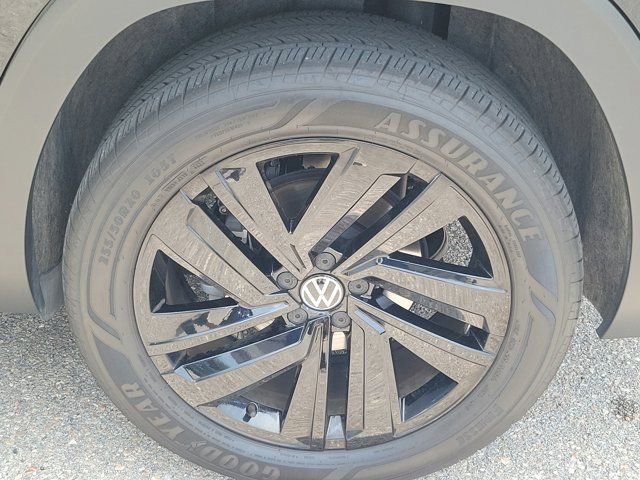 Used 2023 Volkswagen Atlas Cross Sport SE w/ Black Wheel Package FWD image 11