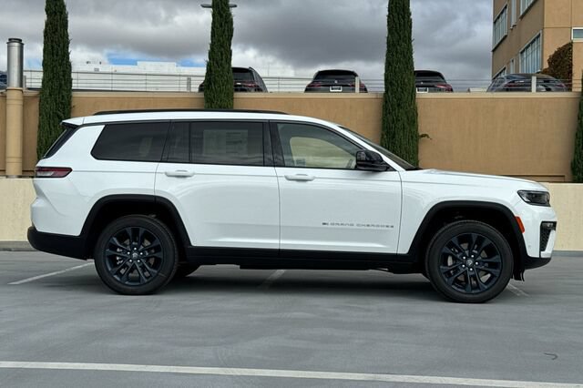 New 2026 Jeep Grand Cherokee L Limited AWD/4WD image 3
