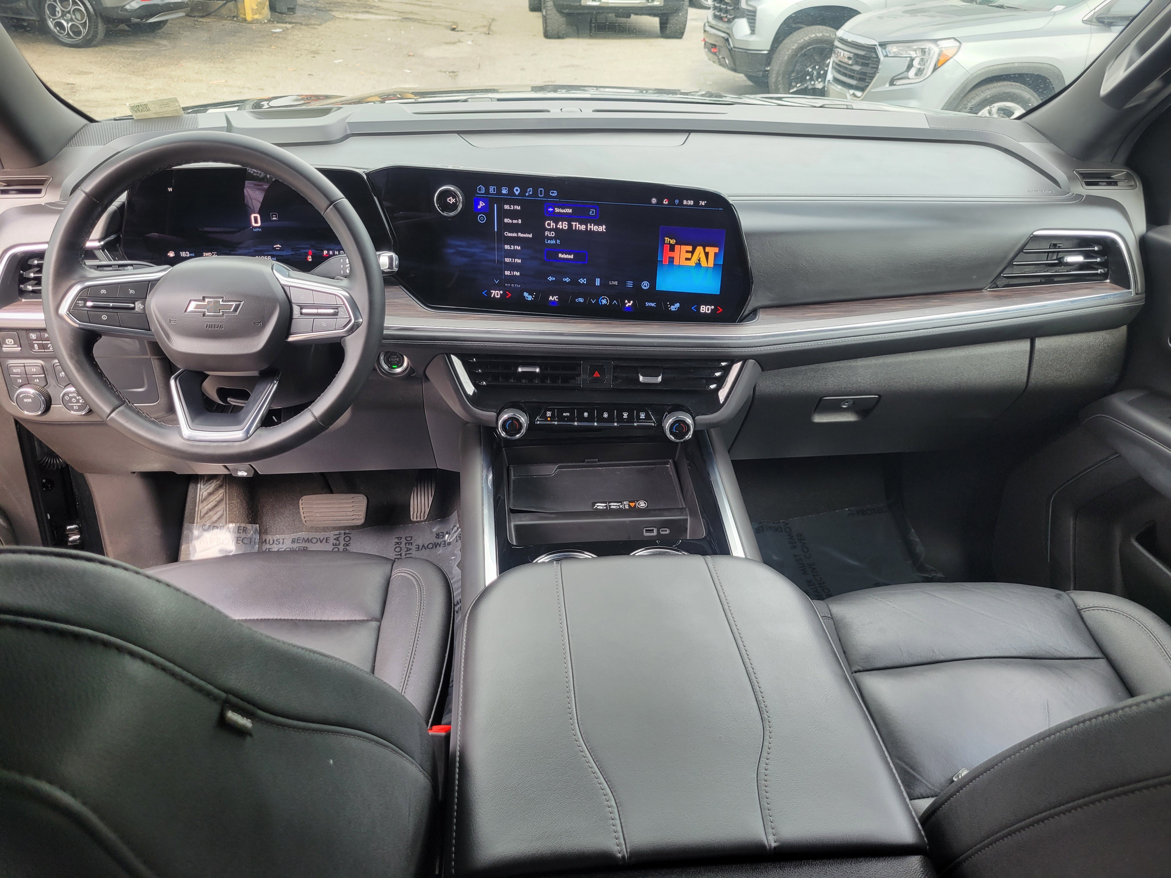 Used 2025 Chevrolet Suburban Z71 AWD/4WD image 19