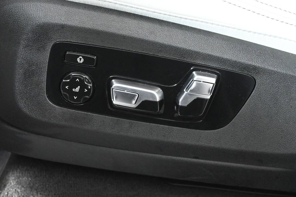 Certified 2026 BMW X7 xDrive40i w/ M Sport Package image 27