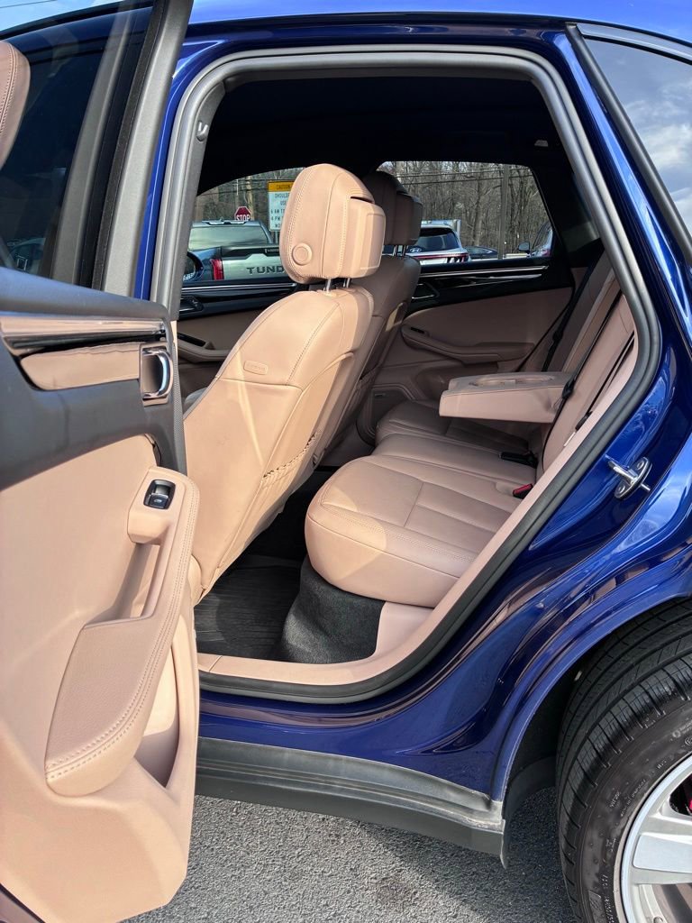 Used 2023 Porsche Macan S AWD/4WD image 31
