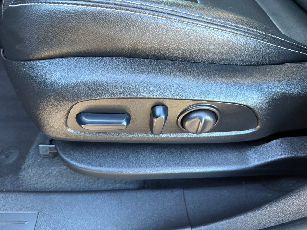 Used 2024 GMC Terrain SLT image 12