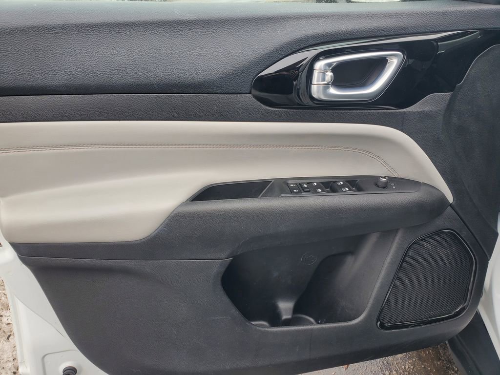 Used 2023 Jeep Compass Limited image 15