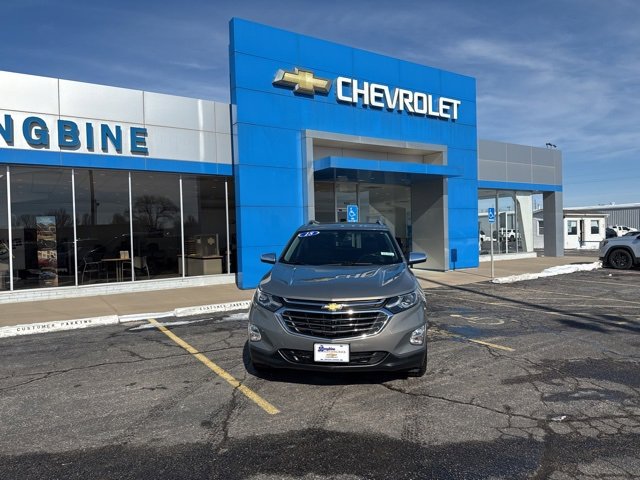 Used 2018 Chevrolet Equinox Premier image 2