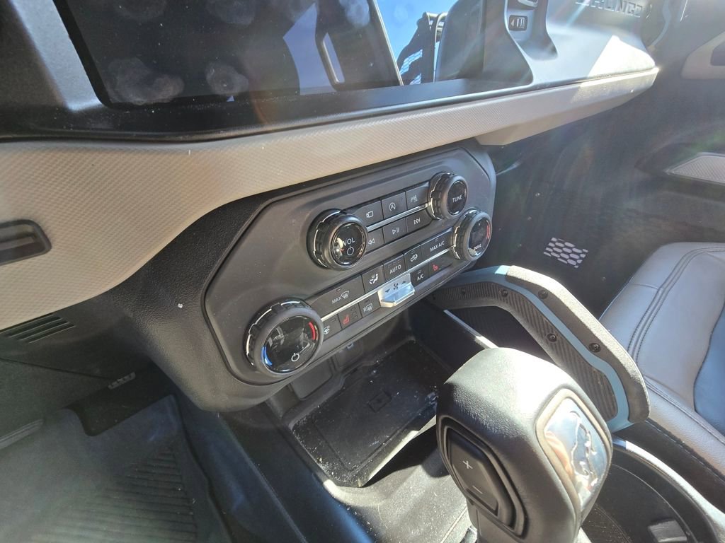 Used 2023 Ford Bronco Wildtrak image 14
