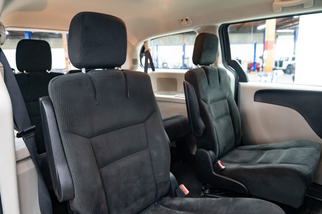 Used 2016 Dodge Grand Caravan American Value Package w/ UConnect Hands-Free Group FWD image 26