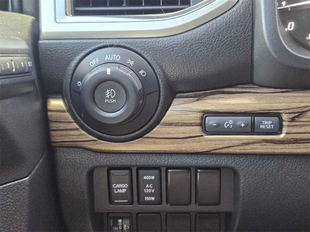 Used 2020 Nissan Titan SL w/ Moonroof Package image 22