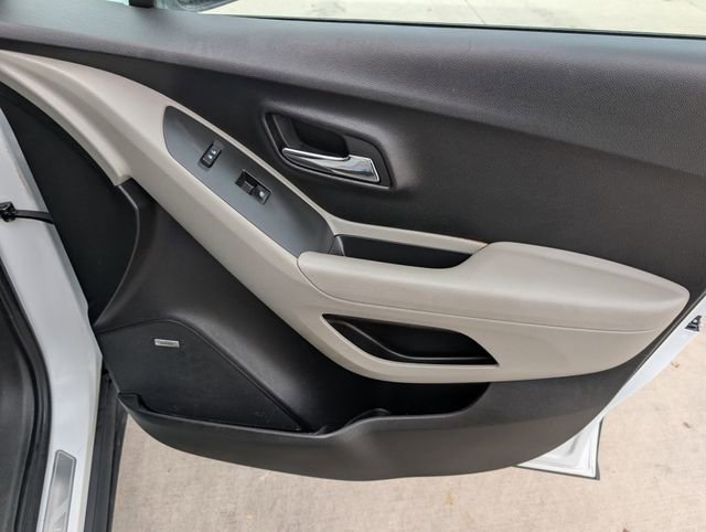 Used 2015 Chevrolet Trax LTZ image 36