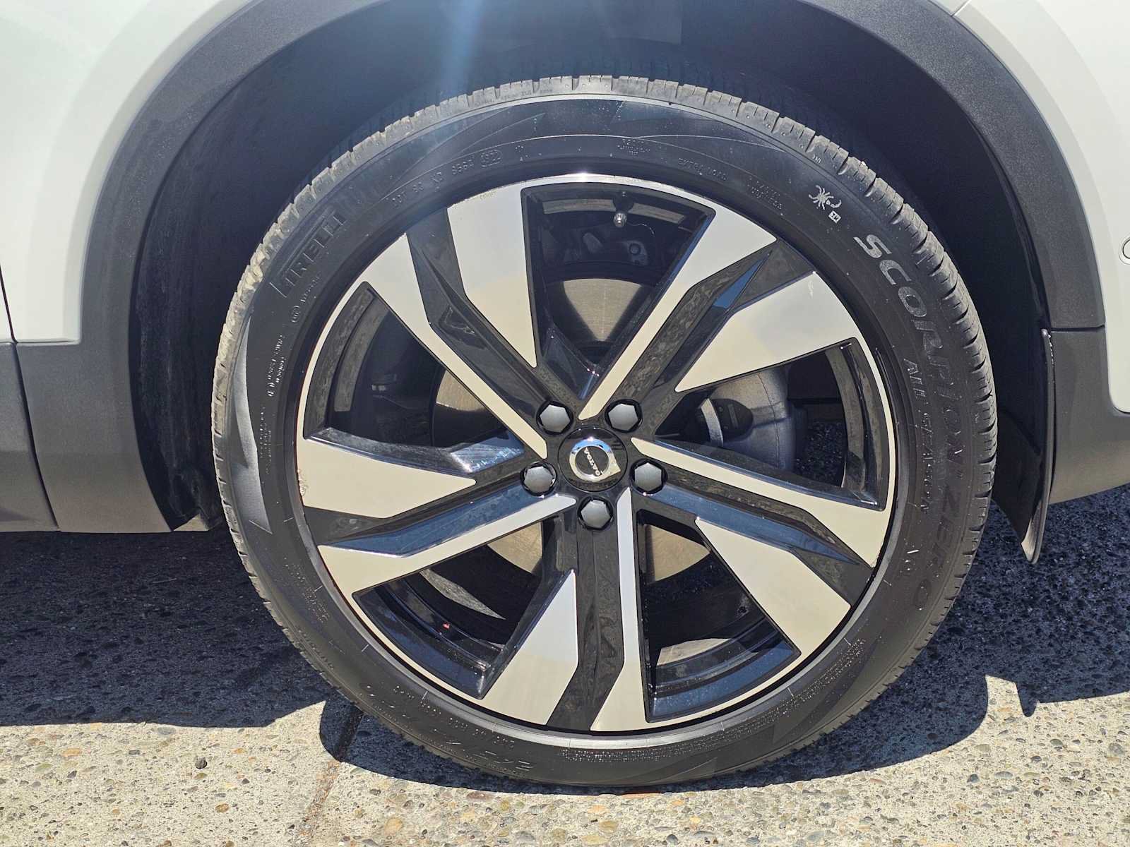 Certified 2023 Volvo XC40 B5 Plus w/ Protection Package Premier AWD/4WD image 9