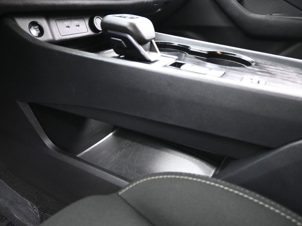 Used 2024 Nissan Rogue S image 36