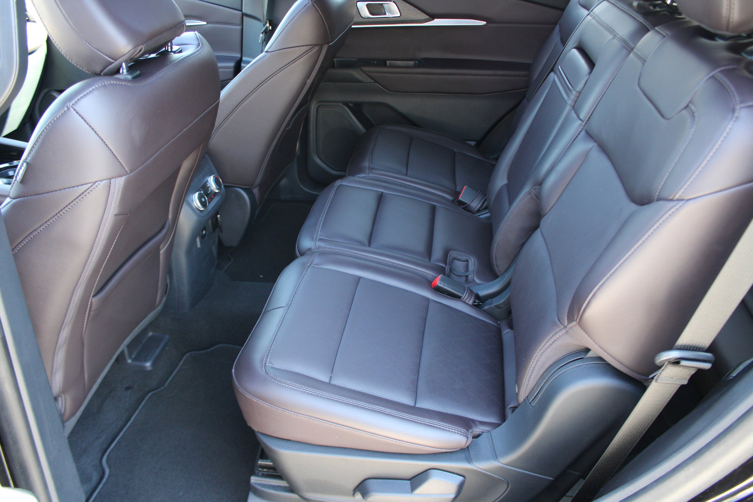 Used 2025 Ford Explorer Platinum AWD/4WD image 13
