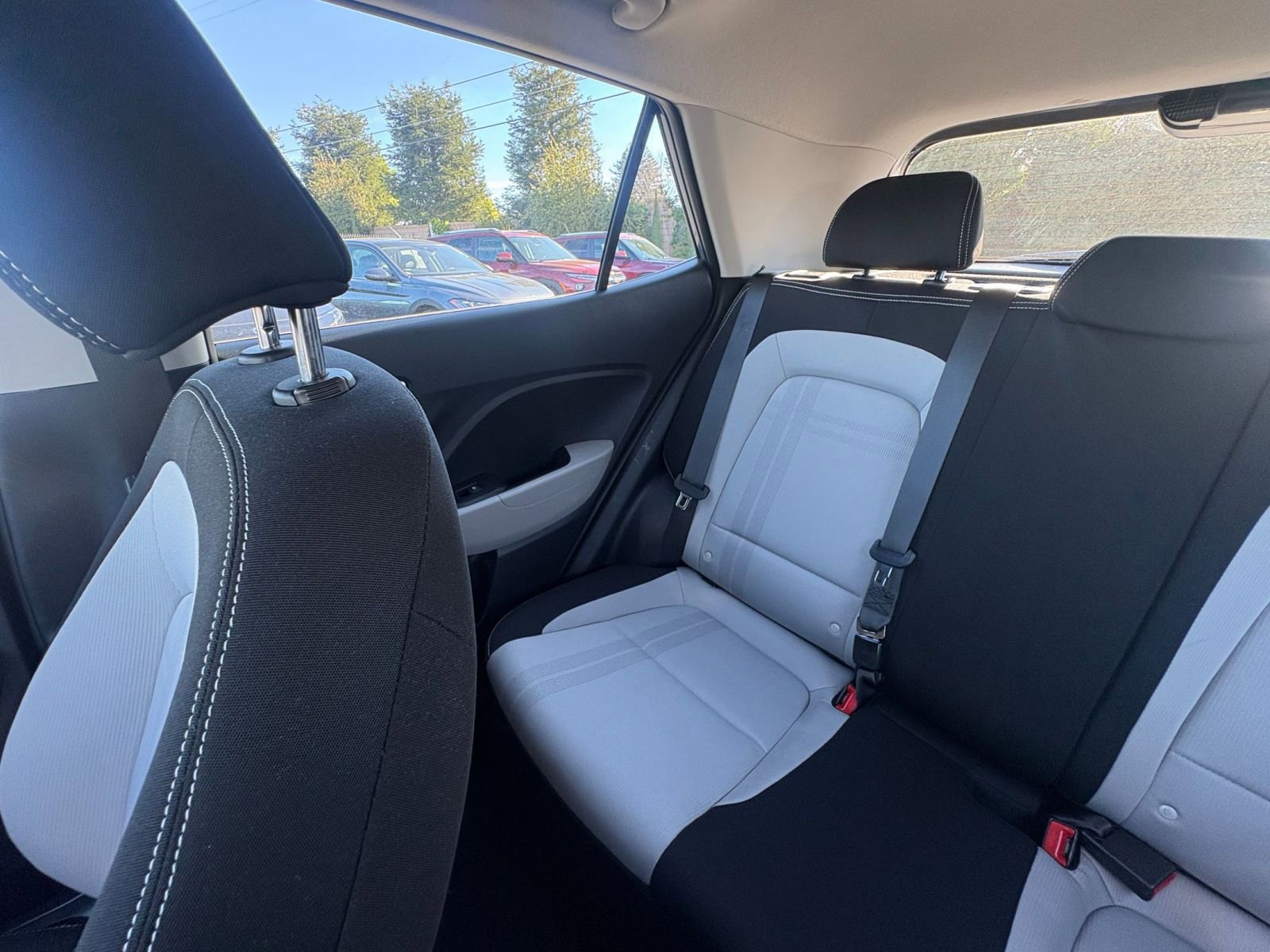 Used 2025 Hyundai Venue SEL image 39