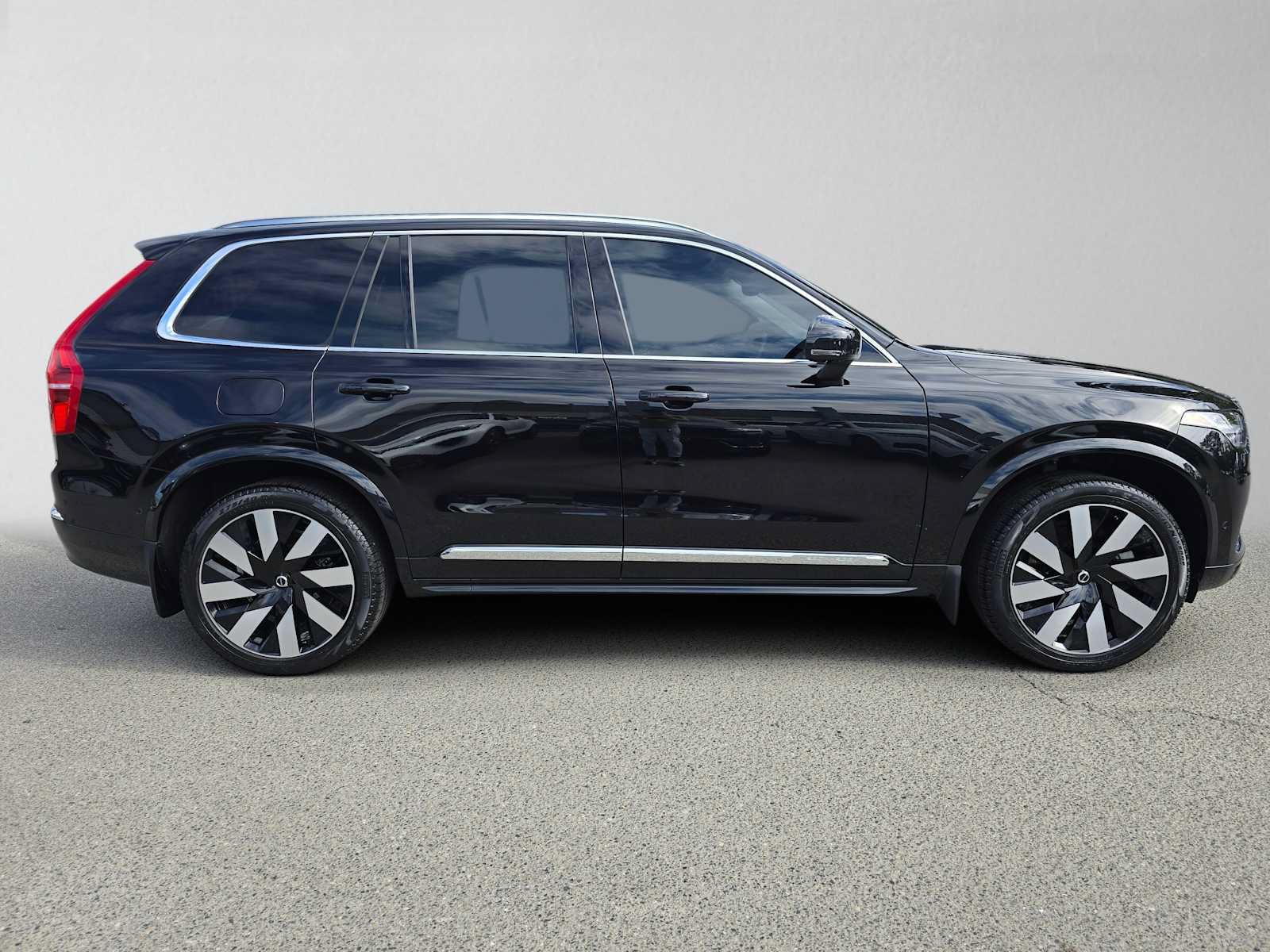 Certified 2024 Volvo XC90 T8 Ultimate w/ Lounge Package AWD/4WD image 3