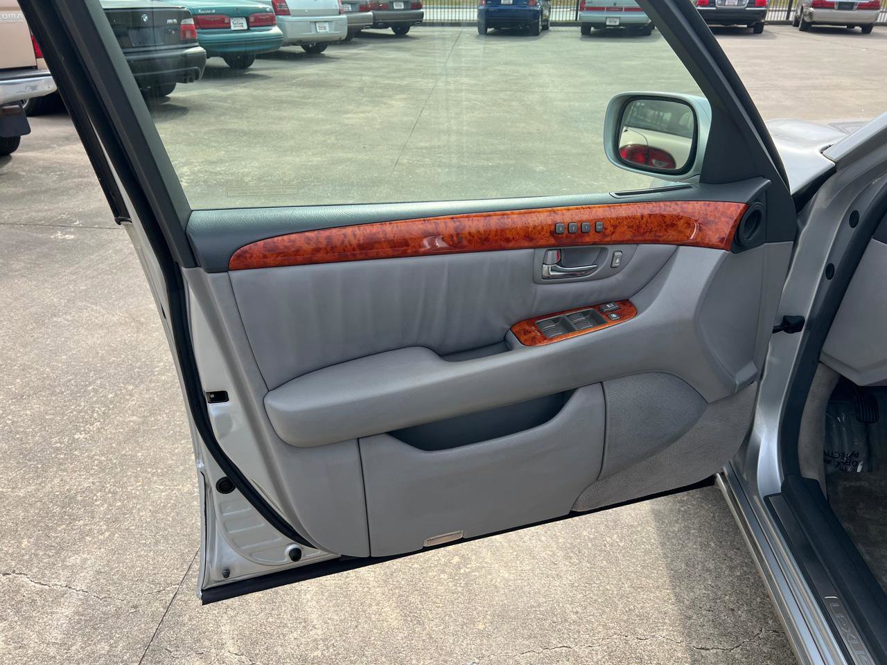 Used 2005 Lexus LS 430 image 36