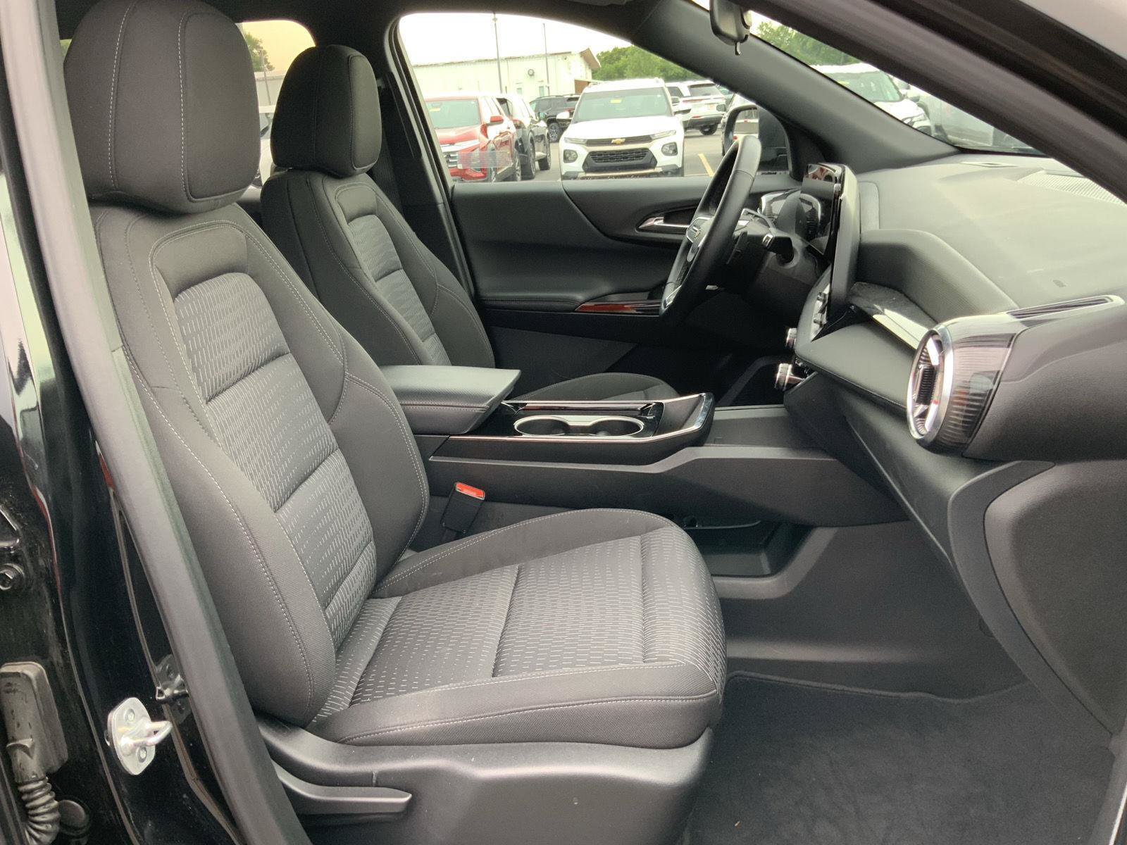 Used 2025 Chevrolet Equinox LT FWD image 54