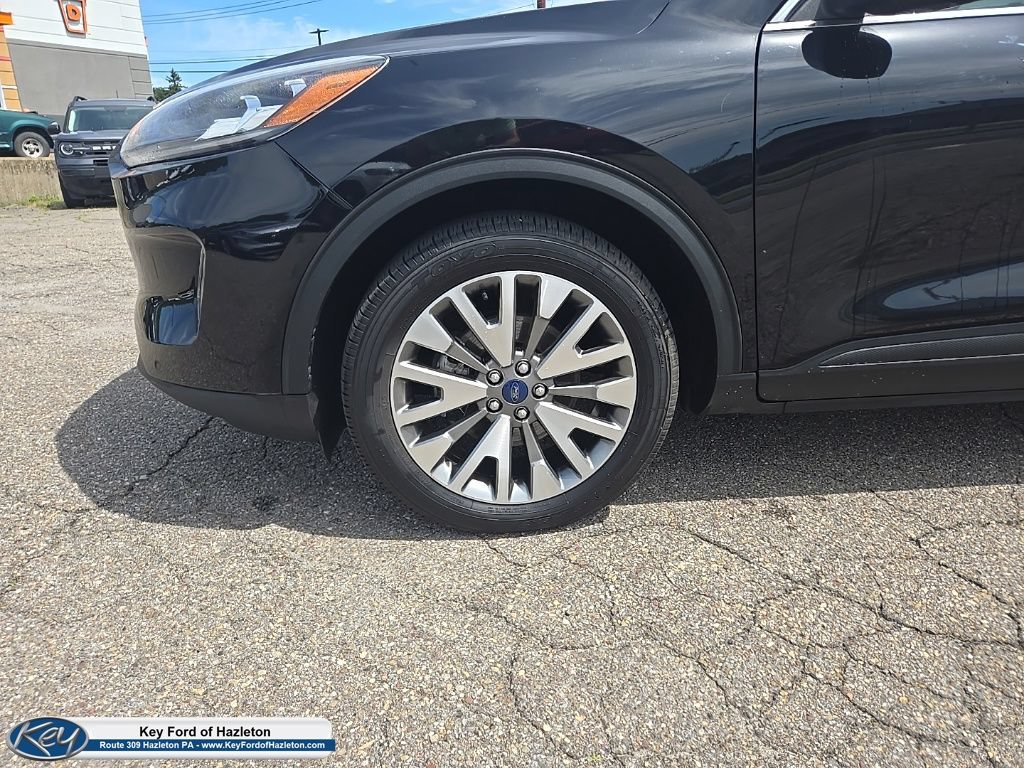 Certified 2022 Ford Escape Titanium w/ Class II Trailer Tow Package AWD/4WD image 4