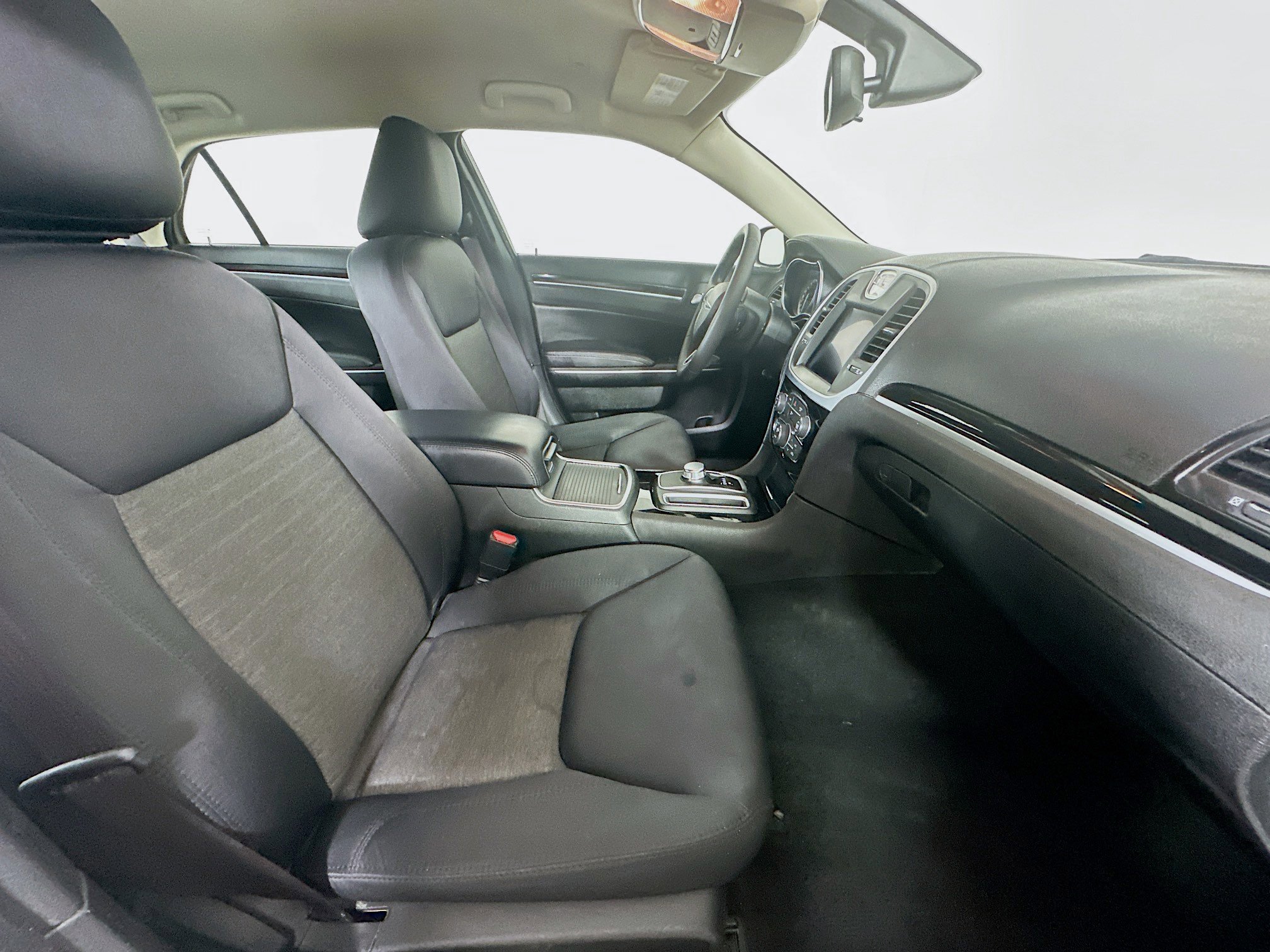 Used 2023 Chrysler 300 Touring w/ Sport Appearance Package image 29