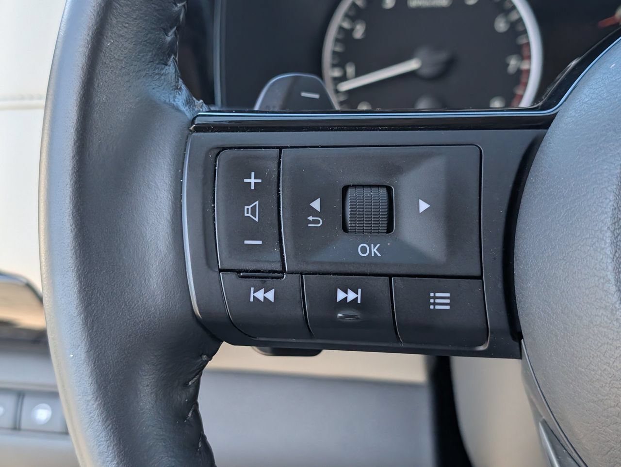 Used 2023 Nissan Pathfinder SV FWD image 22