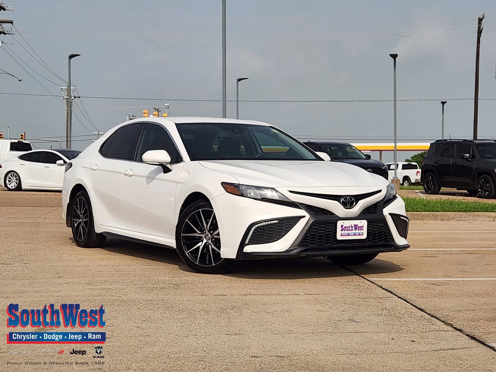 Used 2023 Toyota Camry SE